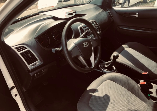 Hyundai i20 cena 23900 przebieg: 158000, rok produkcji 2014 z Supraśl małe 301